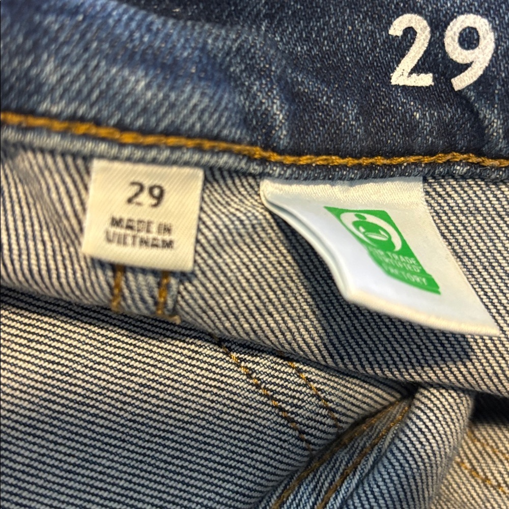 J. Crew 9" Mid Rise Vintage Slim Straight Jeans in Catskill Size 29 - Picture 3 of 7